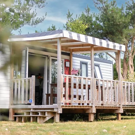 אתר קמפינג Le Village De La Les Moutiers