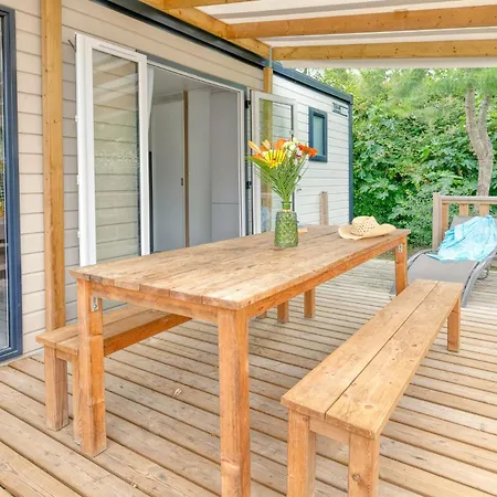 Le Village De La Les Moutiers