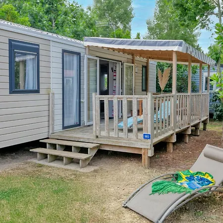 Le Village De La אתר קמפינג 4*