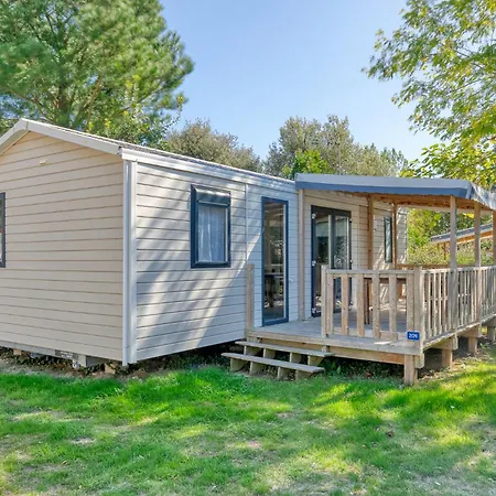 Le Village De La Les Moutiers