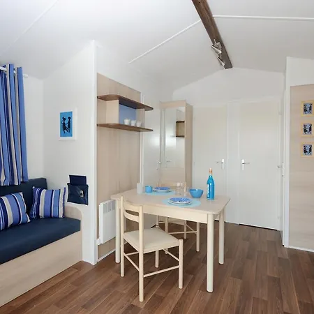 Le Village De La Les Moutiers