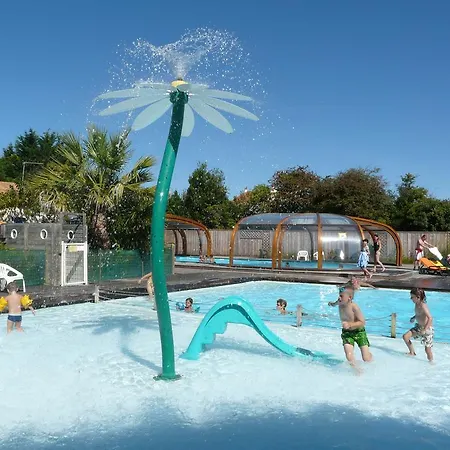 Le Village De La Les Moutiers