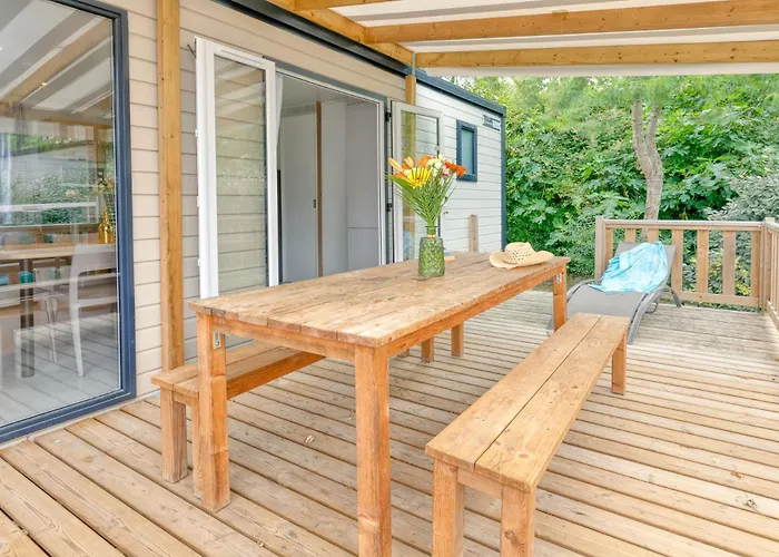 Le Village De La Les Moutiers