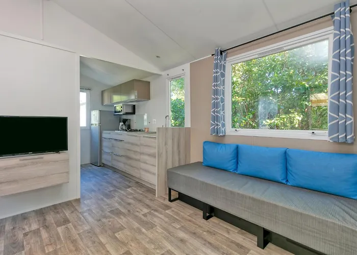 Le Village De La Les Moutiers