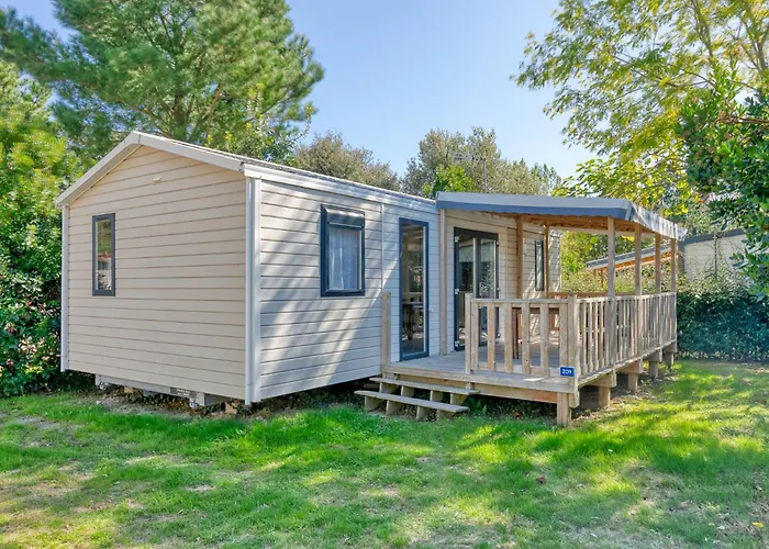 Le Village De La Les Moutiers