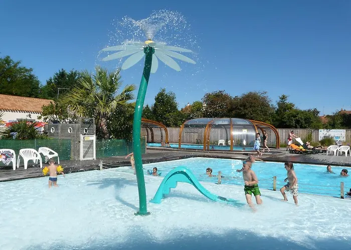 Le Village De La Les Moutiers